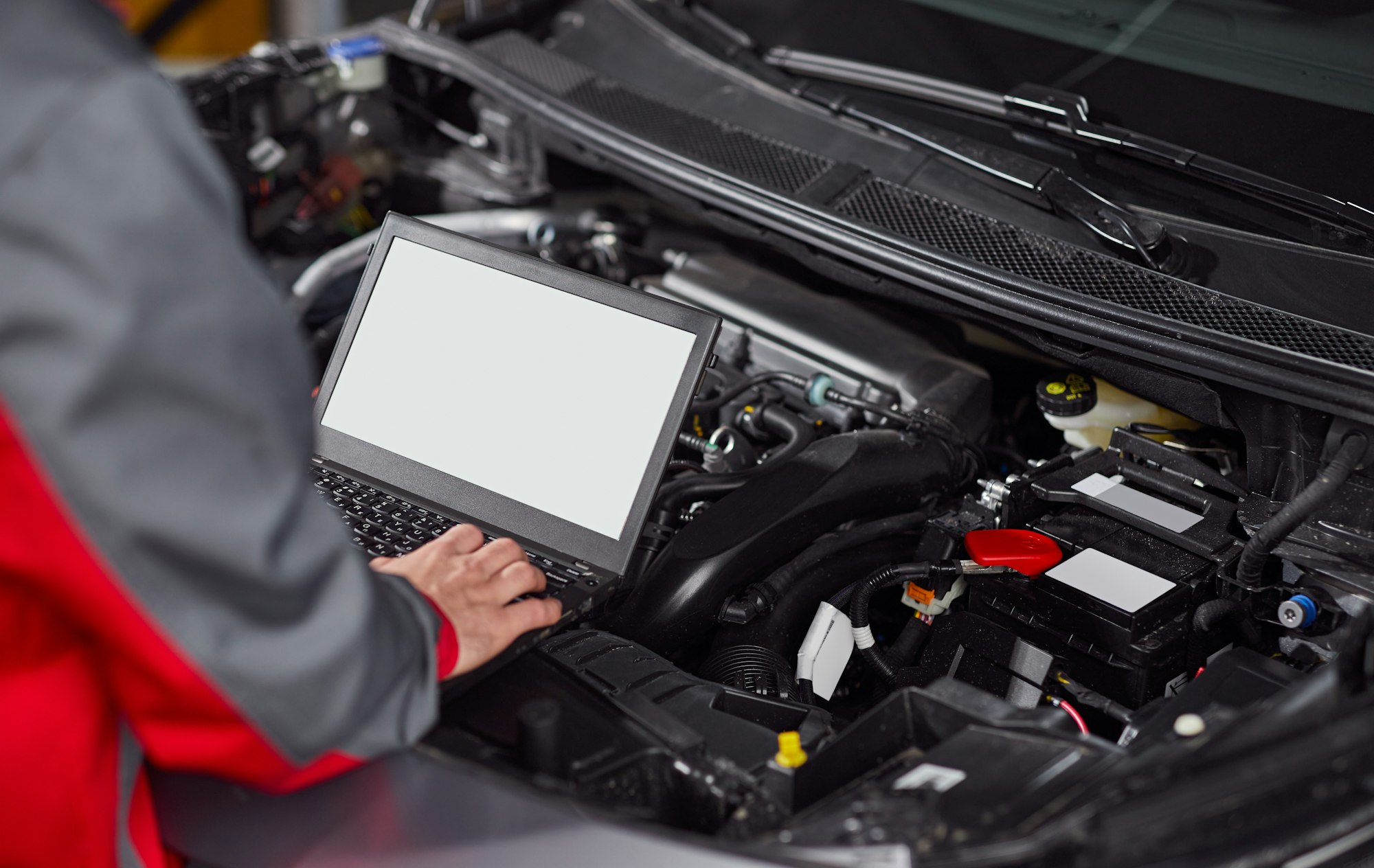 mechanic-using-laptop-during-car-engine-diagnostic.jpg