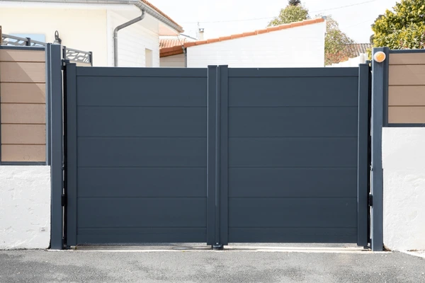 grey-aluminum-modern-high-gate-600nw-2289321461